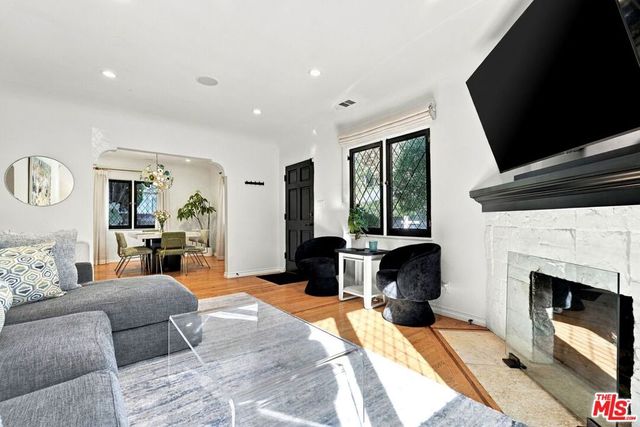 8266 Clinton Street, Los Angeles, CA 90048