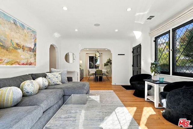 8266 Clinton Street, Los Angeles, CA 90048