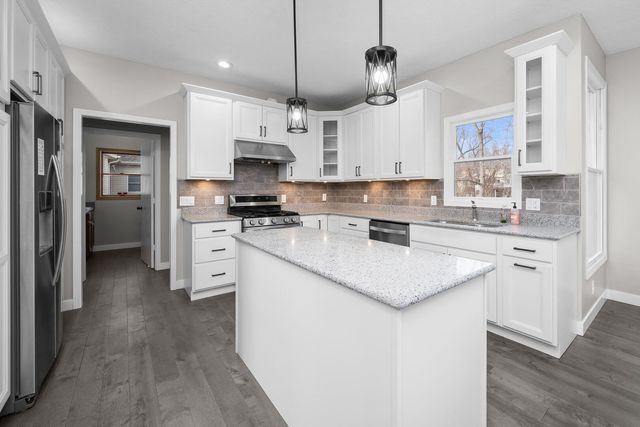 3120 Summertree Avenue, Bettendorf, IA 52722