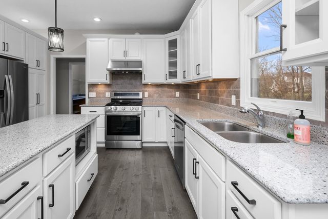 3120 Summertree Avenue, Bettendorf, IA 52722