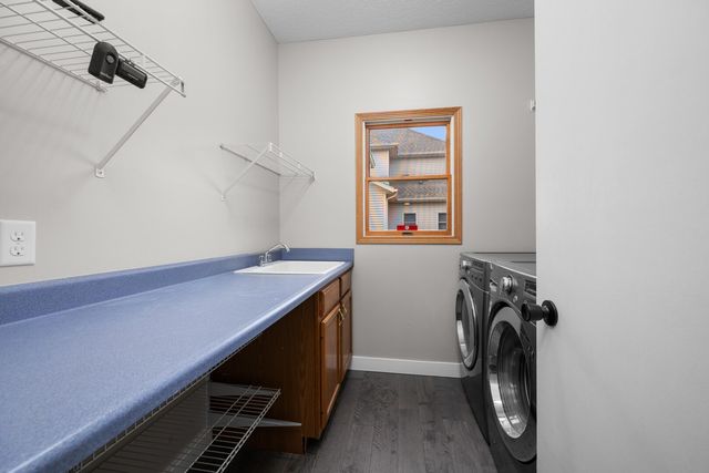 3120 Summertree Avenue, Bettendorf, IA 52722