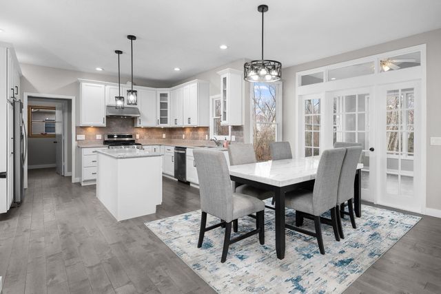 3120 Summertree Avenue, Bettendorf, IA 52722