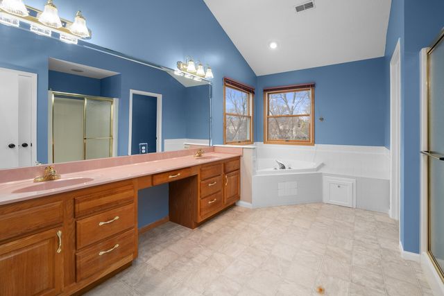 3120 Summertree Avenue, Bettendorf, IA 52722