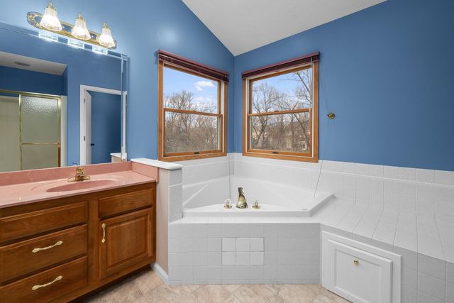 3120 Summertree Avenue, Bettendorf, IA 52722