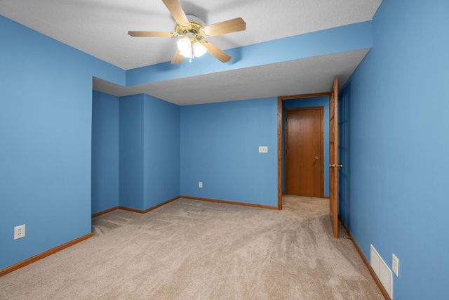 3120 Summertree Avenue, Bettendorf, IA 52722