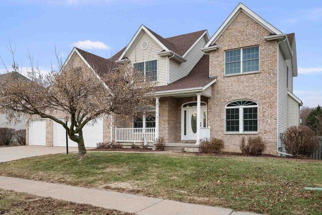 3120 Summertree Avenue, Bettendorf, IA 52722