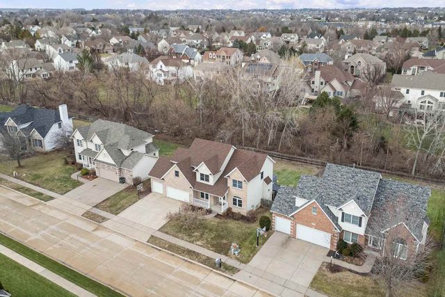 3120 Summertree Avenue, Bettendorf, IA 52722