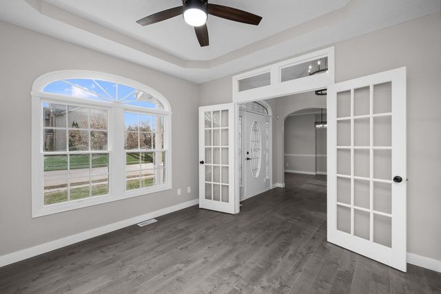 3120 Summertree Avenue, Bettendorf, IA 52722