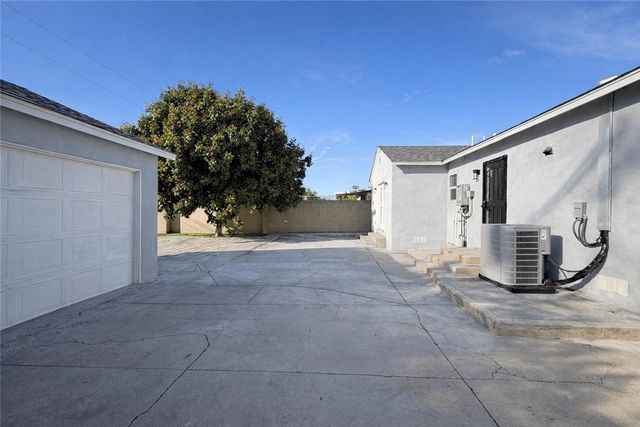 1020 N Raitt, Santa Ana, CA 92703