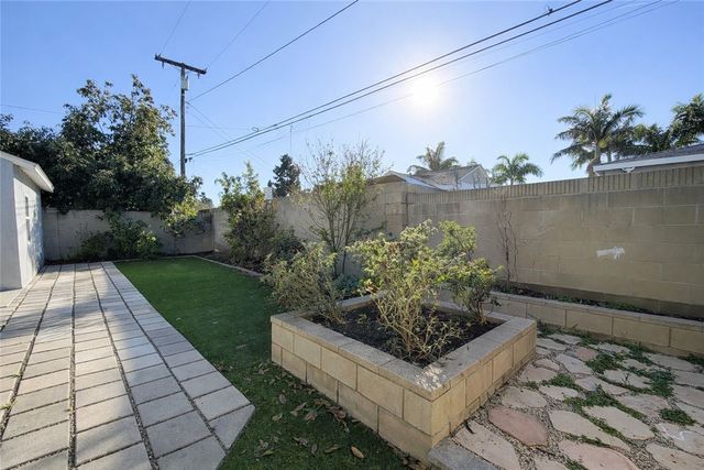 1020 N Raitt, Santa Ana, CA 92703