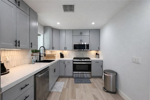 1020 N Raitt, Santa Ana, CA 92703