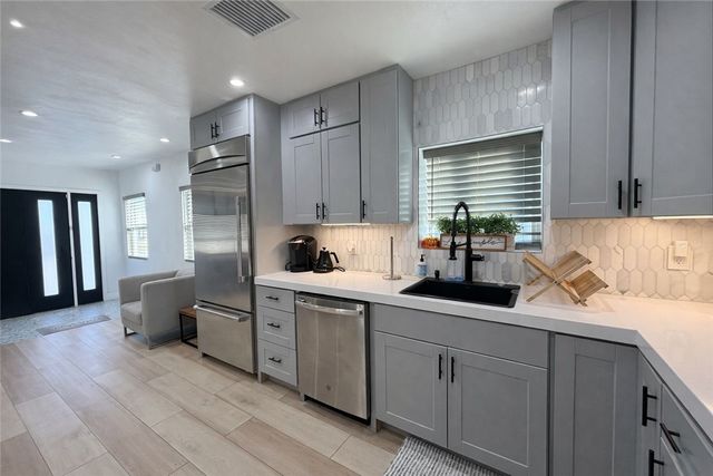 1020 N Raitt, Santa Ana, CA 92703