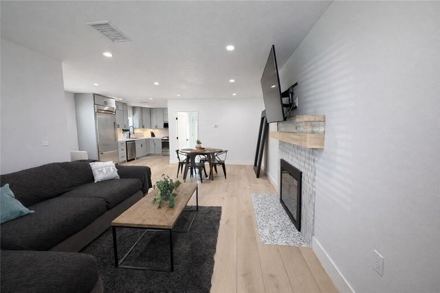 1020 N Raitt, Santa Ana, CA 92703