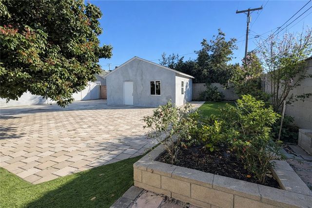 1020 N Raitt, Santa Ana, CA 92703