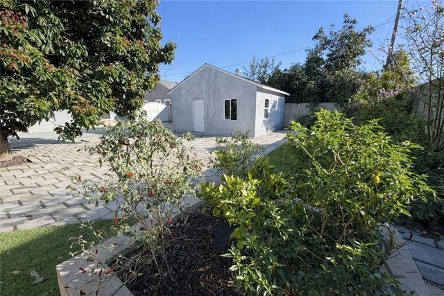 1020 N Raitt, Santa Ana, CA 92703