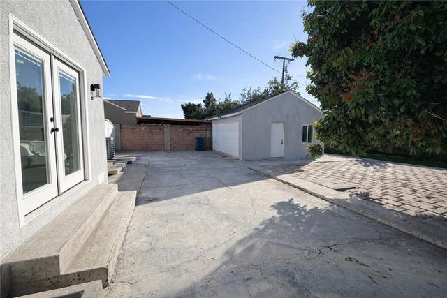 1020 N Raitt, Santa Ana, CA 92703