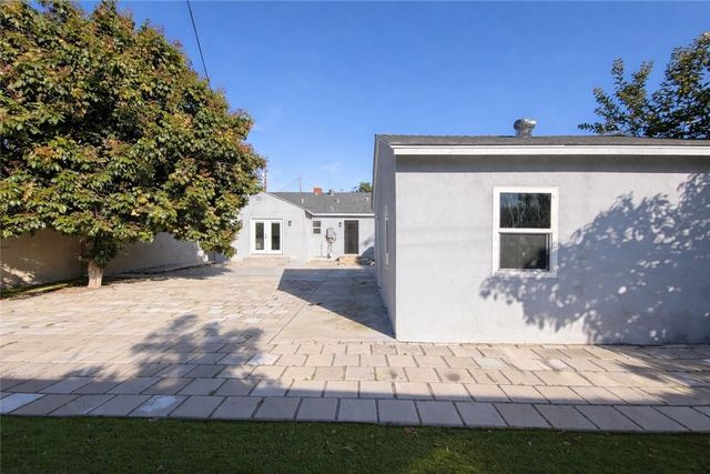 1020 N Raitt, Santa Ana, CA 92703