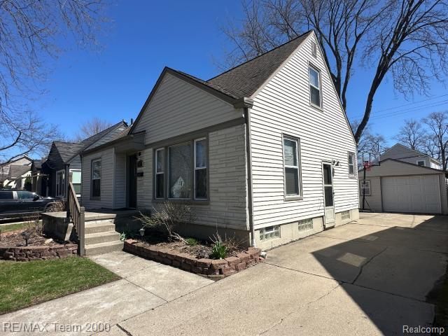 2076 Thomas Avenue, Berkley, MI 48072