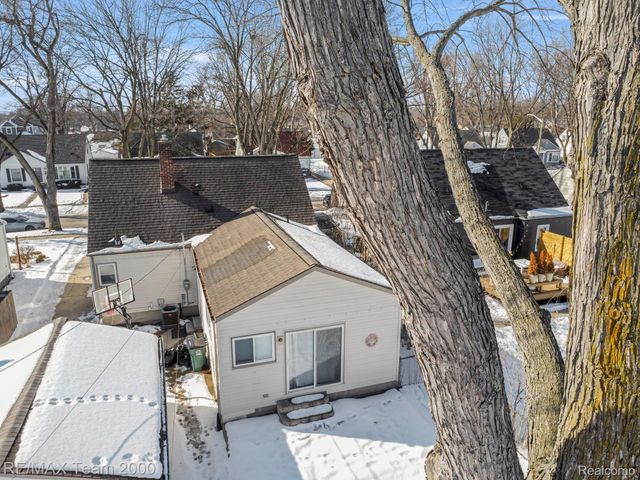 2076 Thomas Avenue, Berkley, MI 48072