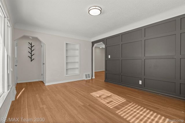2076 Thomas Avenue, Berkley, MI 48072