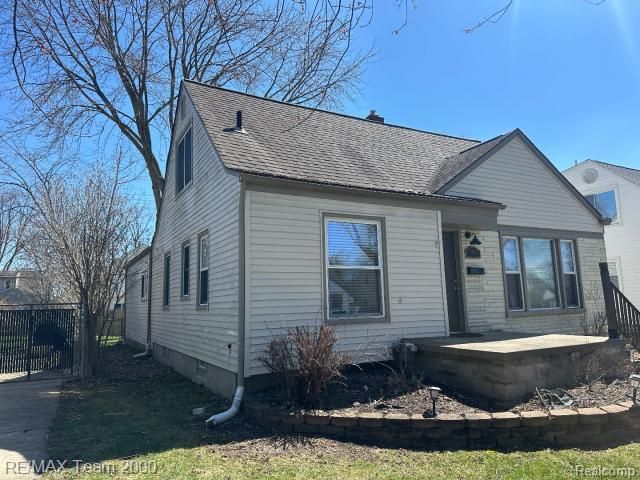 2076 Thomas Avenue, Berkley, MI 48072