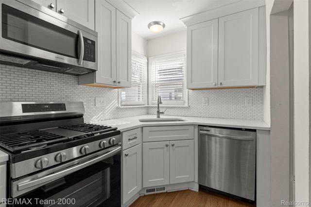 2076 Thomas Avenue, Berkley, MI 48072
