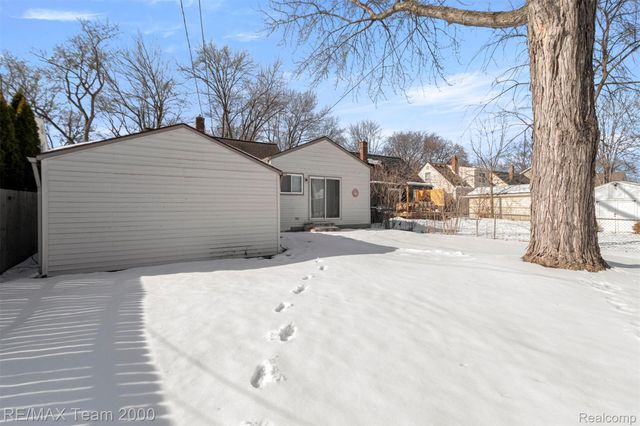 2076 Thomas Avenue, Berkley, MI 48072