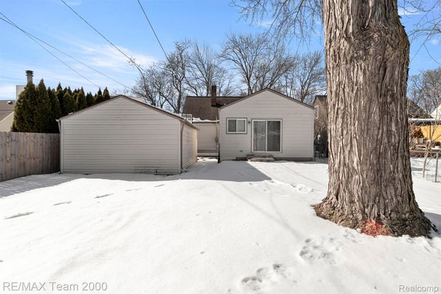 2076 Thomas Avenue, Berkley, MI 48072