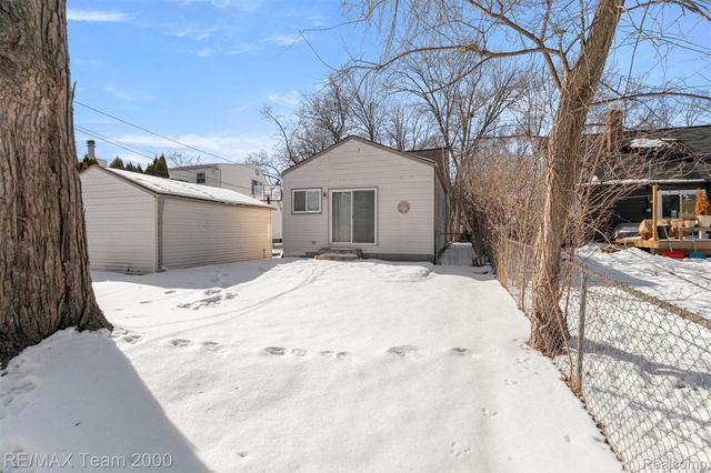 2076 Thomas Avenue, Berkley, MI 48072