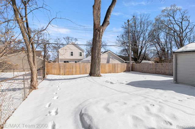 2076 Thomas Avenue, Berkley, MI 48072