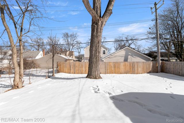 2076 Thomas Avenue, Berkley, MI 48072