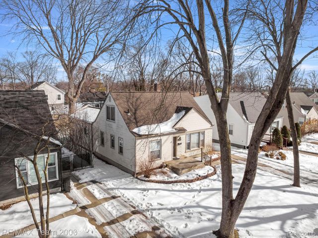 2076 Thomas Avenue, Berkley, MI 48072