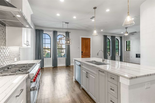 2800 Lakeside Parkway 102, Flower Mound, TX 75022