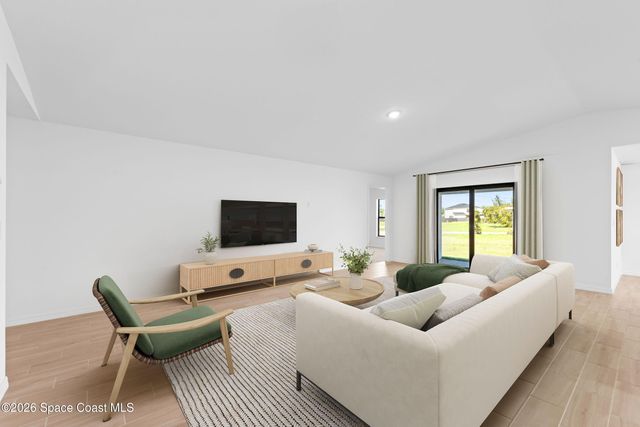 395 Paigo Street SE, Palm Bay, FL 32909