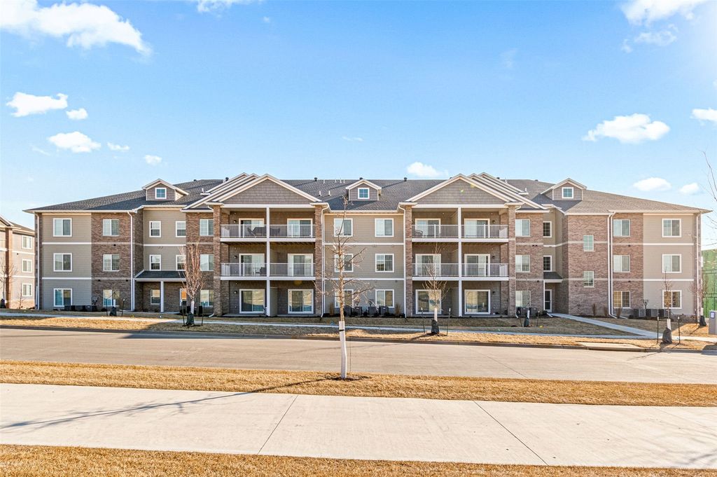 2875 Spring Rose Circle 204, Coralville, IA 52241