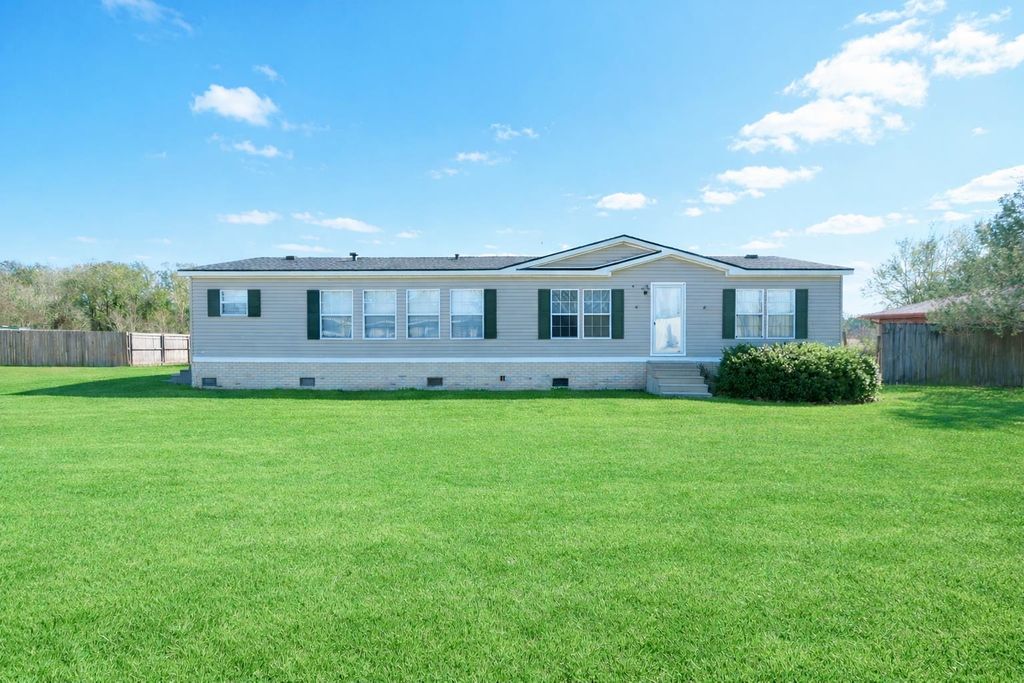 2907 Savanne Road, Houma, LA 70360