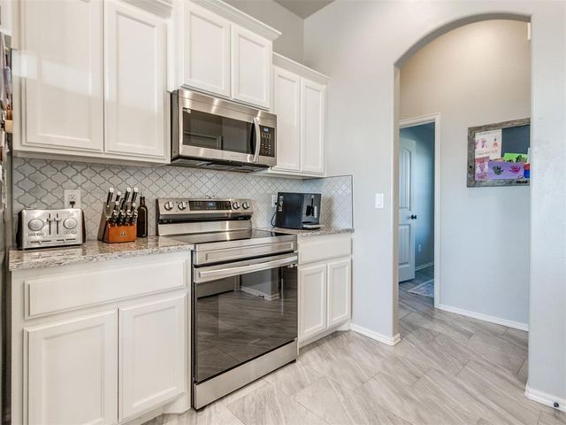 6949 Seabiscuit Lane, Guthrie, OK 73044