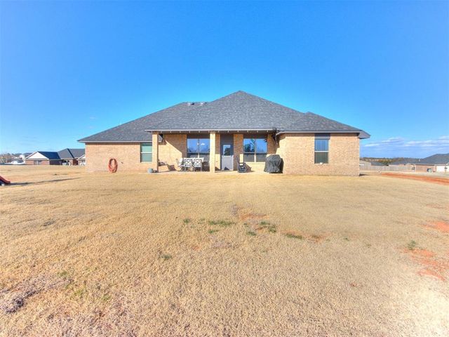 6949 Seabiscuit Lane, Guthrie, OK 73044