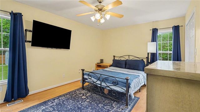 809 Carolina Avenue, Thomasville, NC 27360