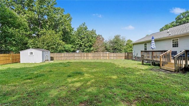 809 Carolina Avenue, Thomasville, NC 27360