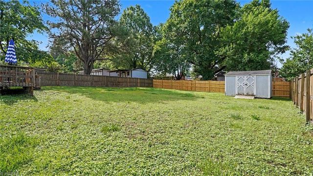 809 Carolina Avenue, Thomasville, NC 27360