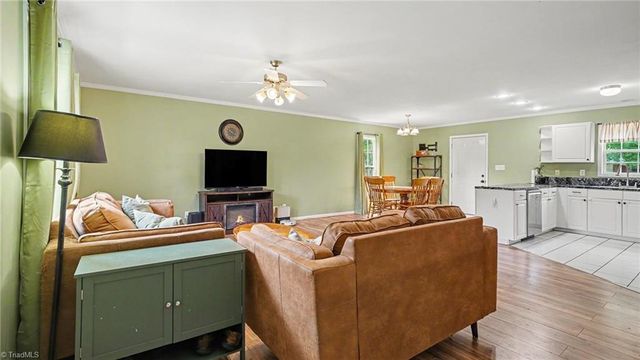 809 Carolina Avenue, Thomasville, NC 27360