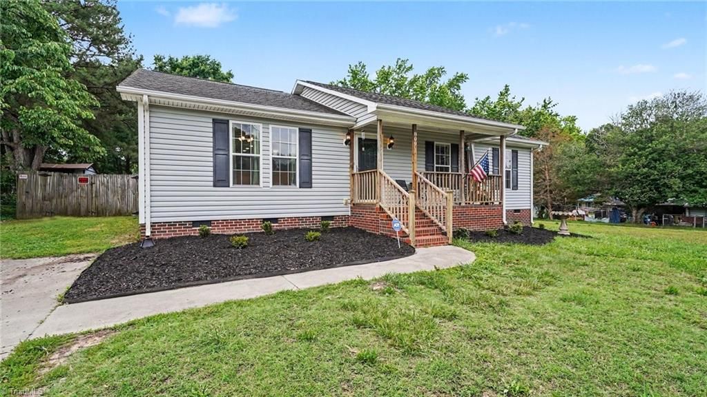 809 Carolina Avenue, Thomasville, NC 27360