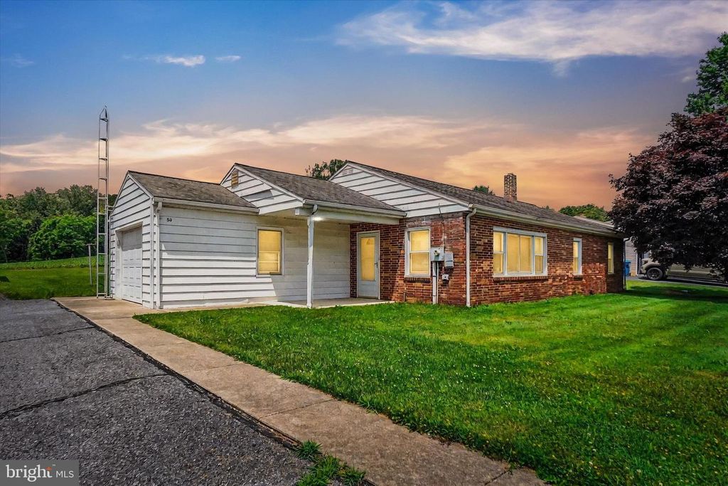 56 S KISTER ST, Etters, PA 17319