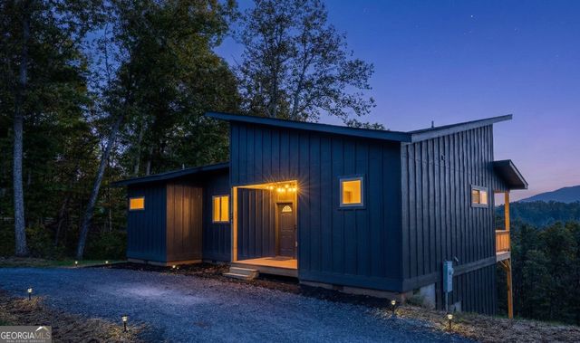 377 S Jakes Landing Way, Ellijay, GA 30540