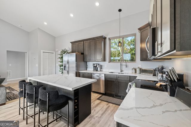 377 S Jakes Landing Way, Ellijay, GA 30540