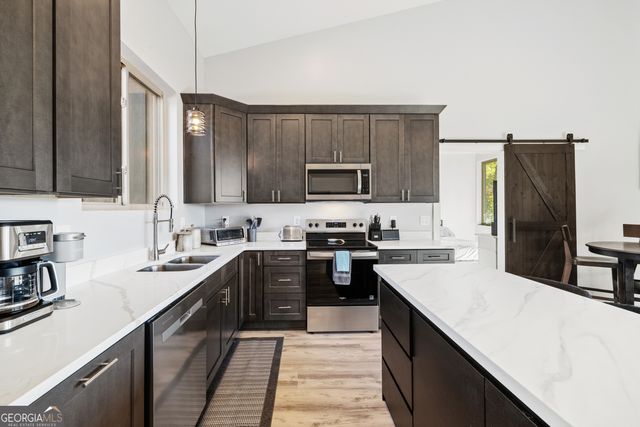 377 S Jakes Landing Way, Ellijay, GA 30540