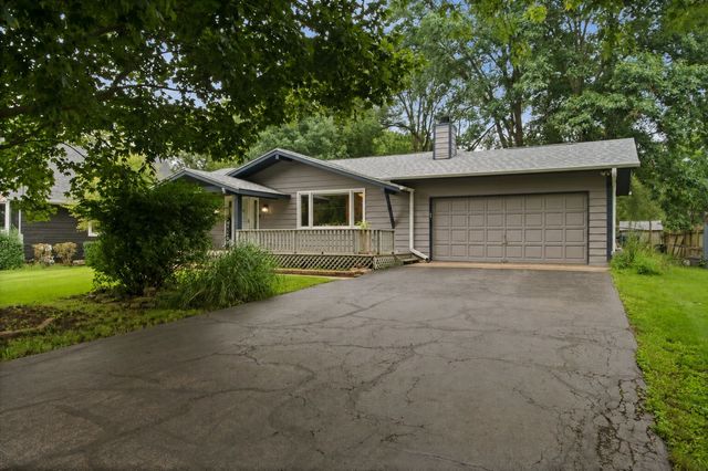 1225 Winaki Trail, Algonquin, IL 60102