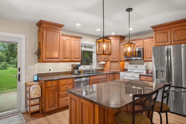 1225 Winaki Trail, Algonquin, IL 60102