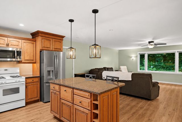 1225 Winaki Trail, Algonquin, IL 60102